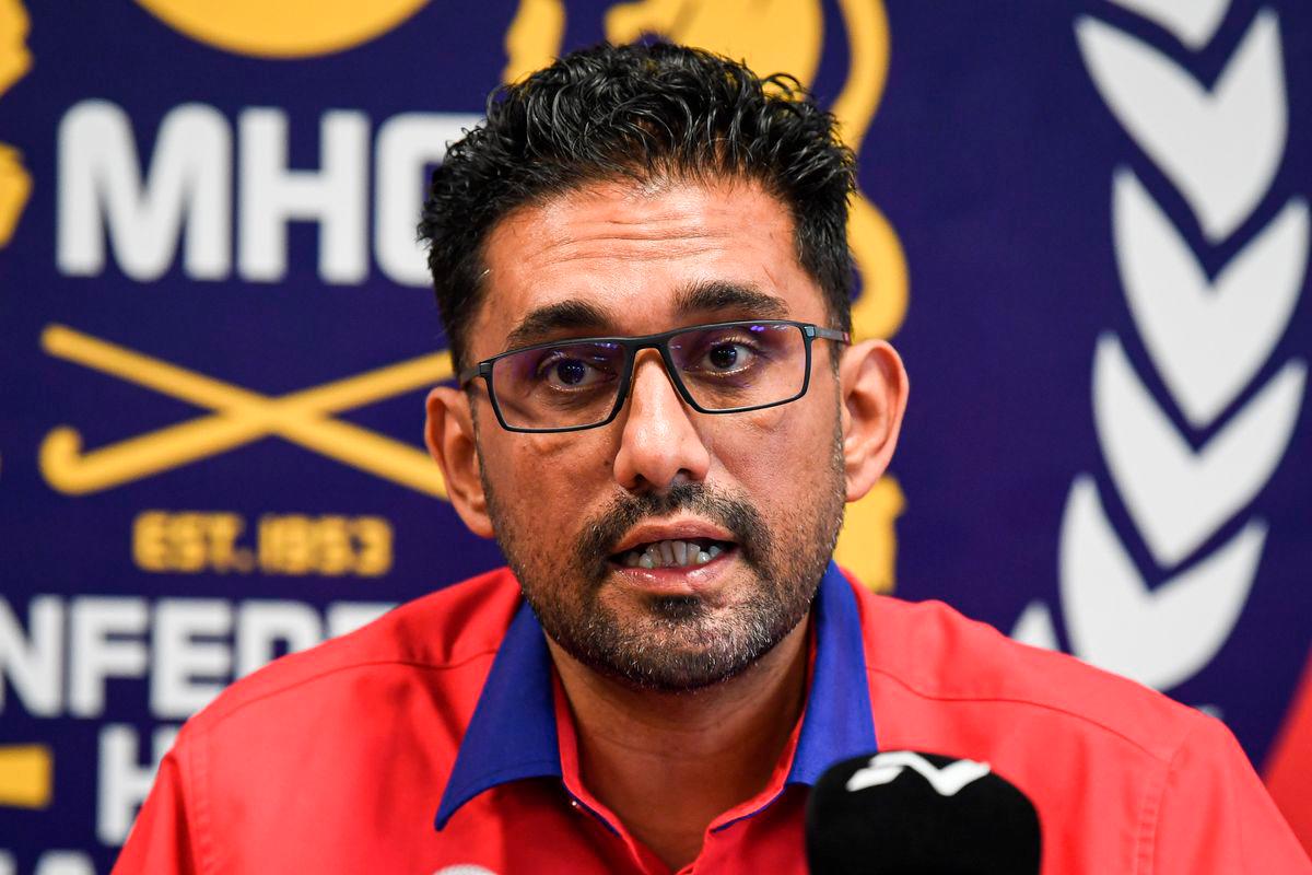 Pengerusi Jawatankuasa Pertandingan Konfederasi Hoki Malaysia (KHM) Datuk Seri Anil Jeet Singh Sandhu bercakap ketika sidang media di Stadium Hoki Nasional, Bukit Jalil hari ini- BERNAMA