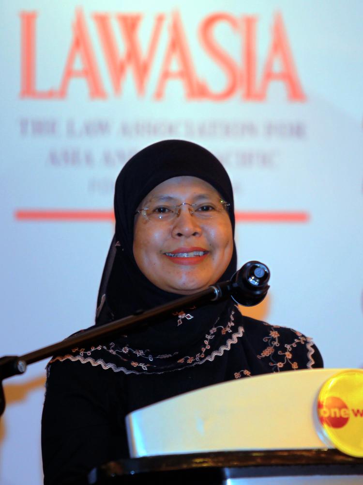 Chief Justice Tan Sri Tengku Maimun Tuan Mat delivers a special address at the Lawasia's Constitutional and Rule of Law Conference 2019 today. - Bernama