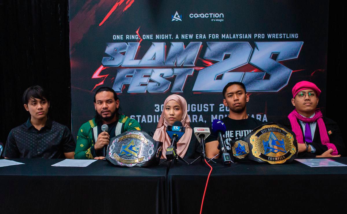 Asia-Pacific (APAC) Wrestling founder Ayez Shaukat Fonseka Mohd Farid (second from left) speaks at a press conference on Slamfest 2025 at APAC Wrestling Ground Zero today. – BERNAMA