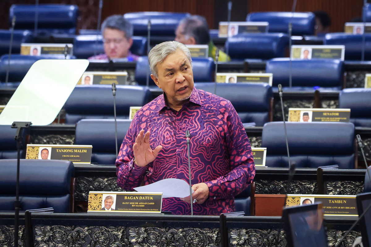 Deputy Prime Minister and Minister of Rural and Regional Development, Datuk Seri Dr Ahmad Zahid Hamidi, speaks during the Second Meeting of the Fourth Session of the 15th Parliament at the Parliament Building today. – BERNAMA