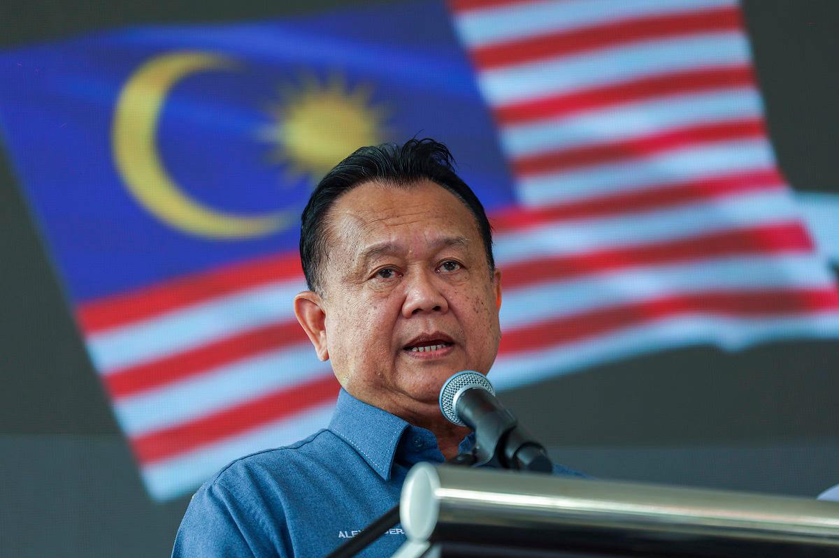 Works Minister Datuk Seri Alexander Nanta Linggi. - BERNAMApix