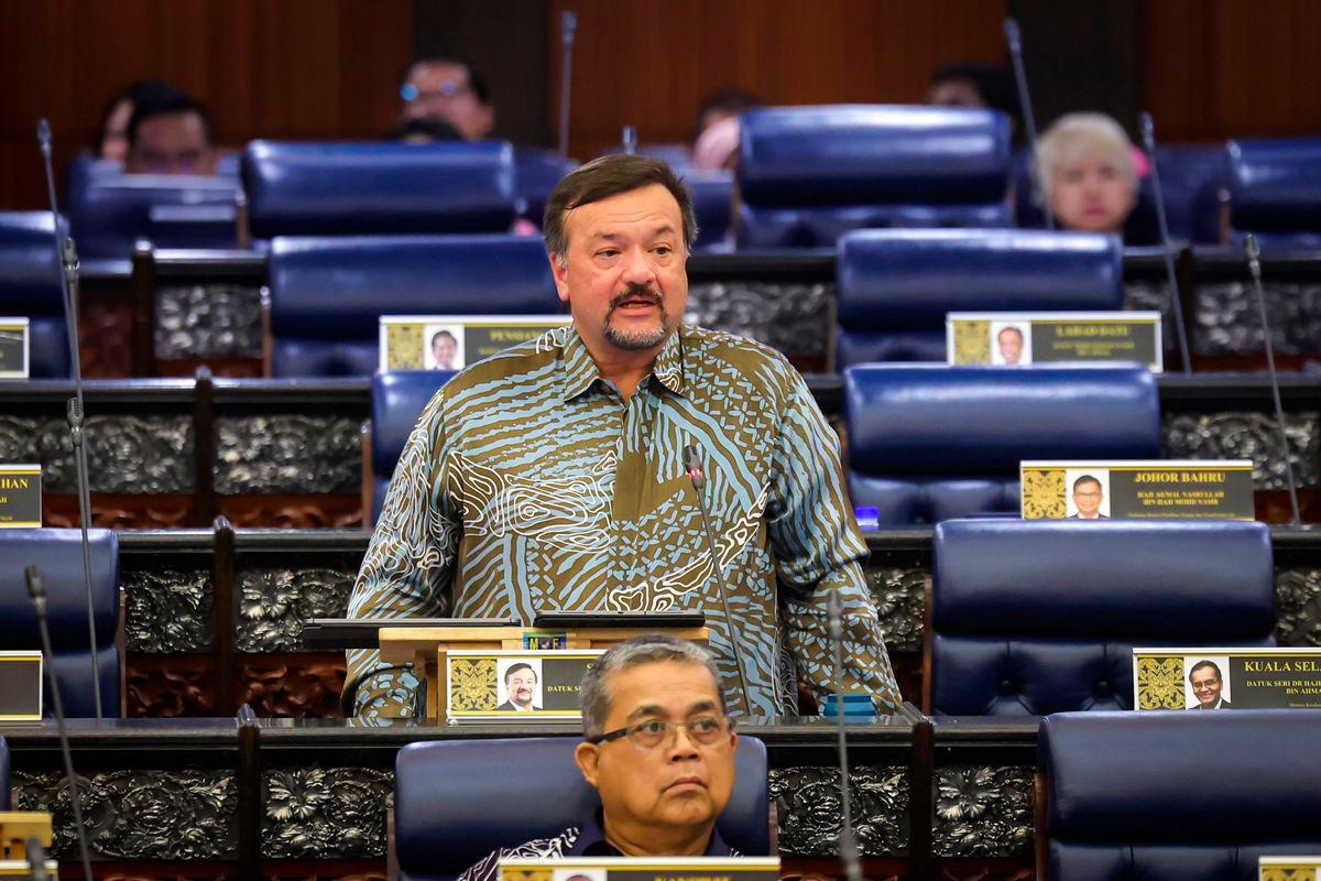 Menteri Kewangan II Datuk Seri Amir Hamzah Azizan -= BERNAMA