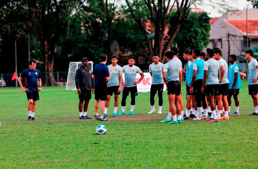 With the line-up of players in the squad and the quality they possessed, he personally felt the Harimau Muda squad coached by E. Elavarasan, which had set a target to reach the finals, would at least be able to advance from the group stage. BERNAMAPIX