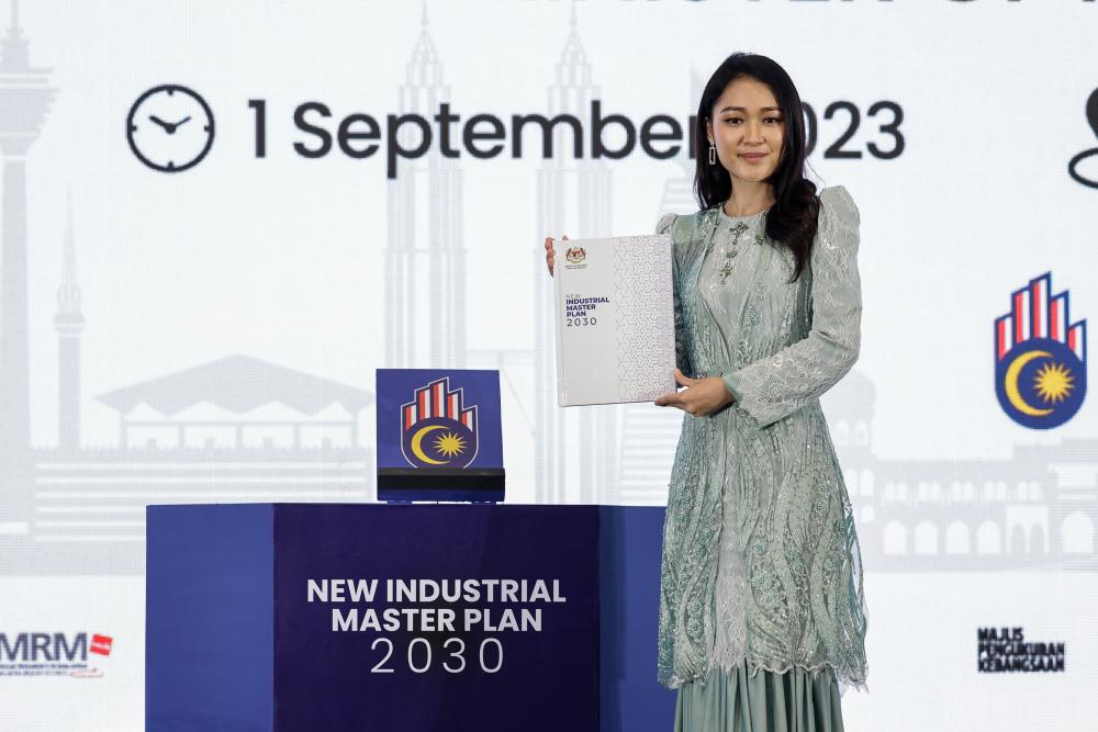 NIMP 2030 is a comprehensive policy framework that includes missions, priorities and action plans for transforming the manufacturing sector in Malaysia. – Bernamapic