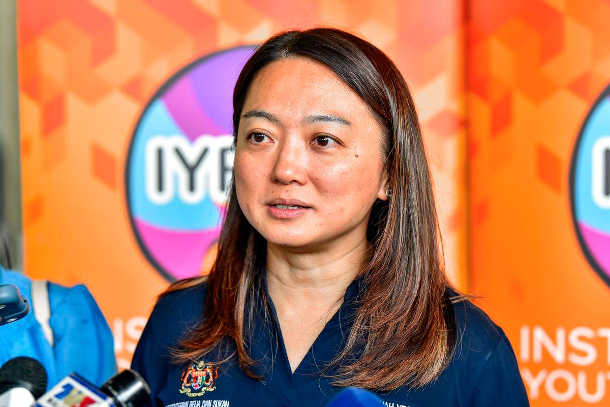 Menteri Belia dan Sukan, Hannah Yeoh ketika sidang media pada program Persidangan Meja Bulat Belia Memperkasa Pendidikan Kesihatan Seksual dan Reproduktif di Rekascape hari ini. - fotoBERNAMA