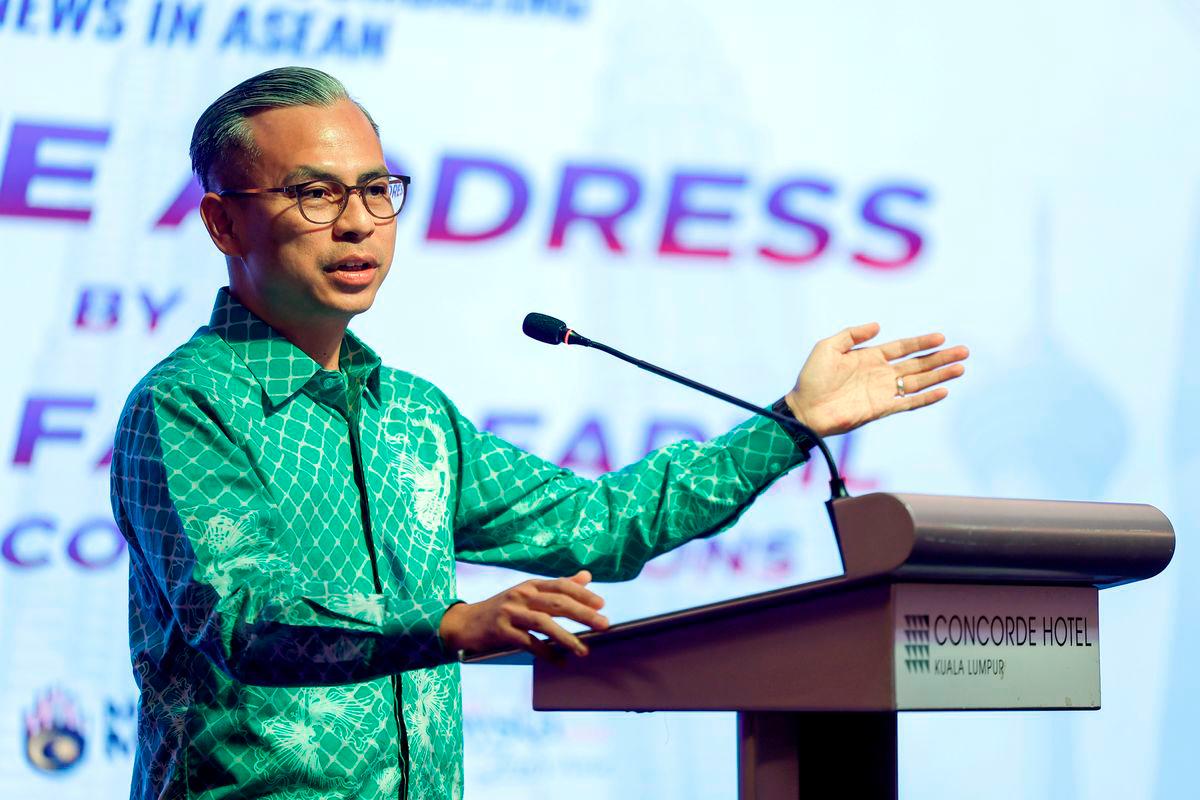 Minister of Communications, Datuk Fahmi Fadzil, delivered the keynote address at the opening of the “Seminar on Developing Training Module for Combating Fake News in ASEAN 2025” today. – BERNAMA