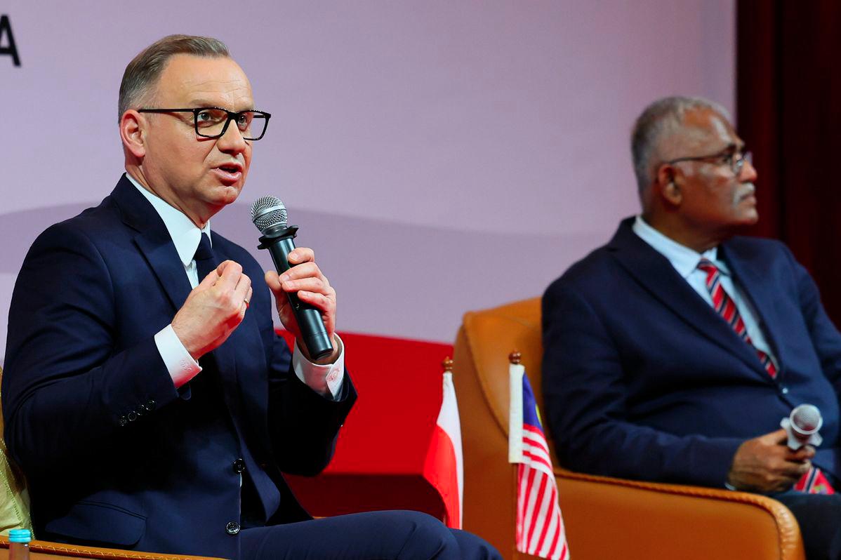The President of Poland, Andrzej Duda, delivers a public lecture in conjunction with his official visit to Malaysia at the Auditorium of the Asia-Europe Institute (AEI), Universiti Malaya, today. - BERNAMAPIX