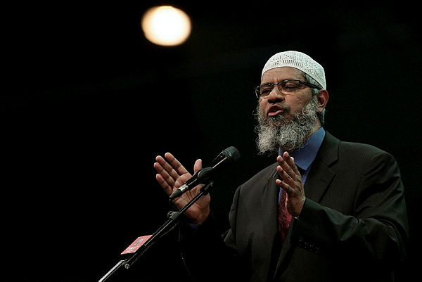 Zakir Naik giving a speech titled ‘The Quran Gods Word’ on April 16 at the National Hockey Stadium, Bukit Jalil. — Bernama