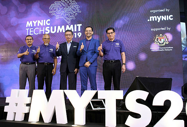 Communications and Multimedia Ministry Deputy-Secretary General (Operations) Tan Chuan Ou (C) has a picture taken in conjuction with the launch of MyNic Tech Summit 2019. — Bernama