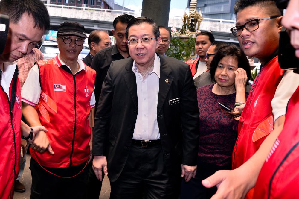 Finance Minister and DAP Secretary-General Lim Guan Eng arrived at the DAP central working committee meeting at DAP headquarters today. - Bernama