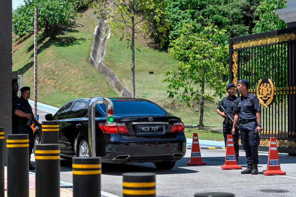 The vehicle reportedly carrying PKR president Datuk Seri Anwar Ibrahim arrives at the courtyard of the Istana Negara at about 2.30pm. - Bernama