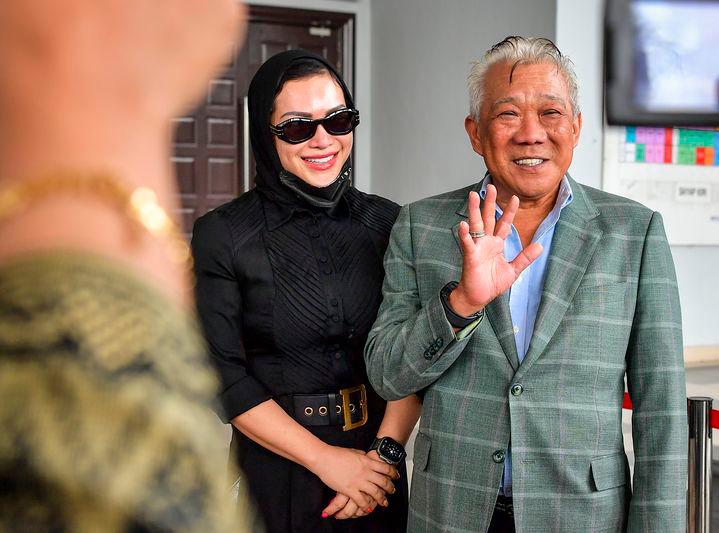Datuk Seri Bung Moktar Radin and his wife, Datin Seri Zizie Izette Abdul Samad - BERNAMApix
