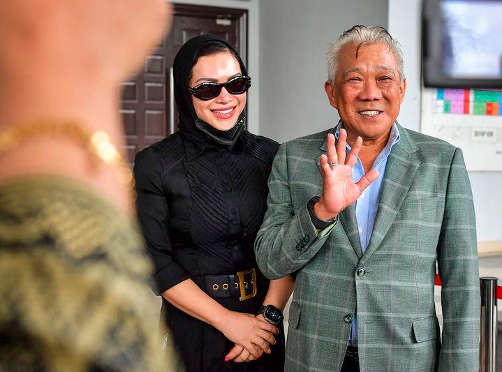 Kinabatangan MP Datuk Seri Bung Moktar Radin and his wife, Datin Seri Zizie Izette Abdul Samad - BERNAMApix