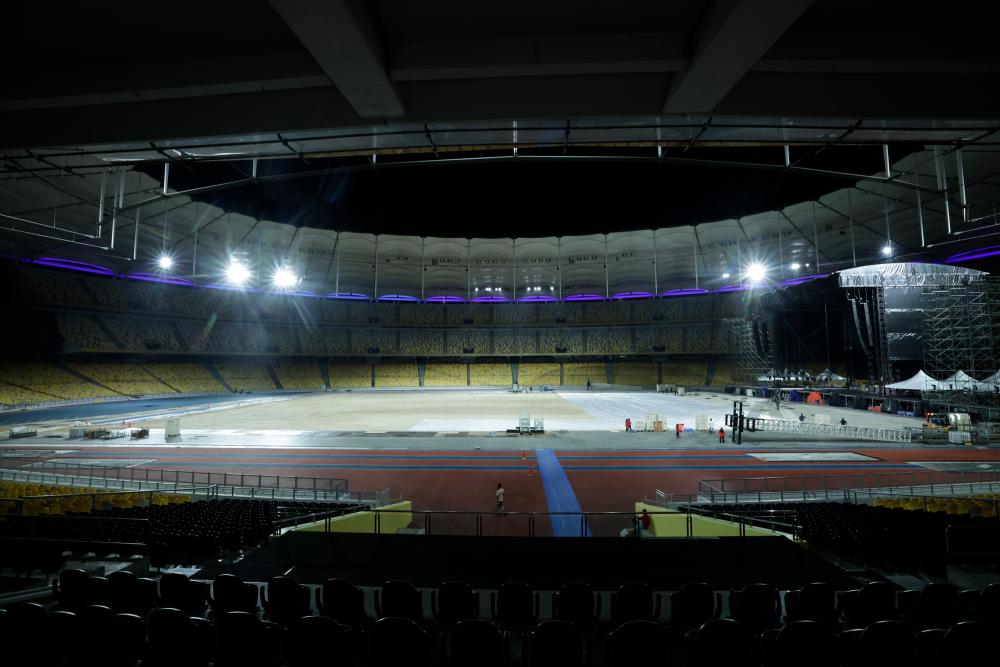 KUALA LUMPUR, July 25 -- The latest condition of the Bukit Jalil National Stadium field during the grass replacement process which is expected to be completed in October during a review by Youth and Sports Minister Hannah Yeoh here yesterday. BERNAMAPIX