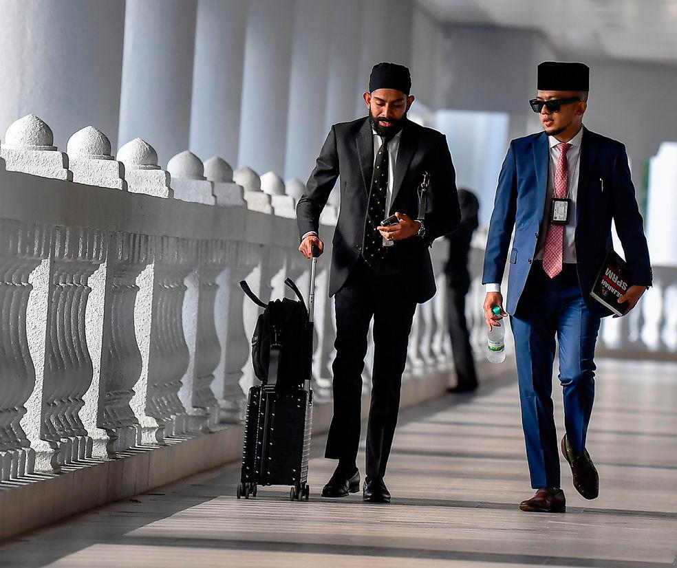 Caprice (right) - Photo by BERNAMA