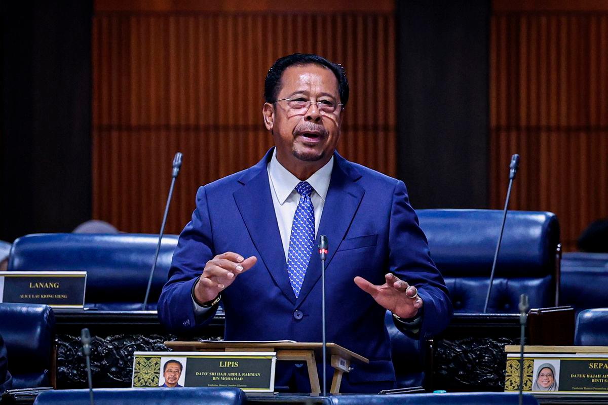 Timbalan Menteri Sumber Manusia Datuk Seri Abdul Rahman Mohamad. FotoBernama