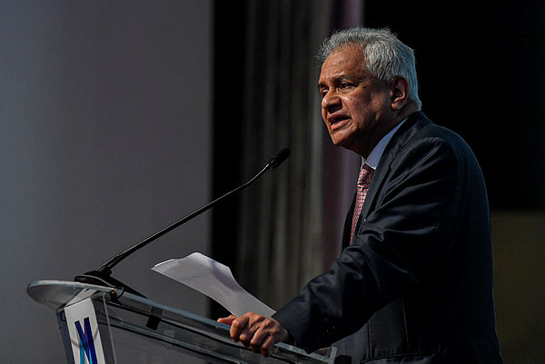 Filepix taken on Oct 15 shows Attorney General Tan Sri Tommy Thomas delivering his closing remarks at the International Directors Summit in Kuala Lumpur. — Bernama