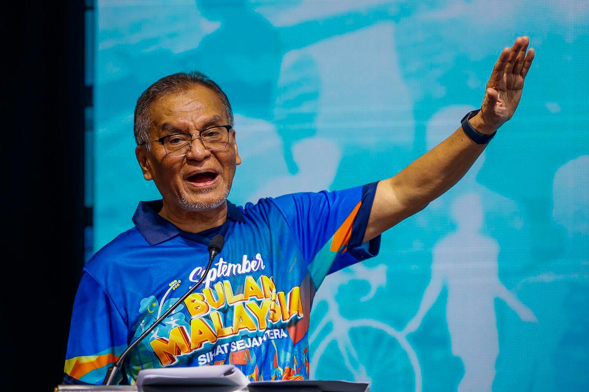 Menteri Kesihatan Datuk Seri Dr. Dzulkefly Ahmad berucap ketika menghadiri Pusat Beli-Belah Mesra Pembudayaan Hidup Sihat atau Healthy Living Mall sempena Sambutan Bulan Malaysia Sihat Sejahtera Peringkat Kebangsaan (BMSS) 2025 di AEON Mall, AU2 Setiawangsa hari ini - fotoBERNAMA