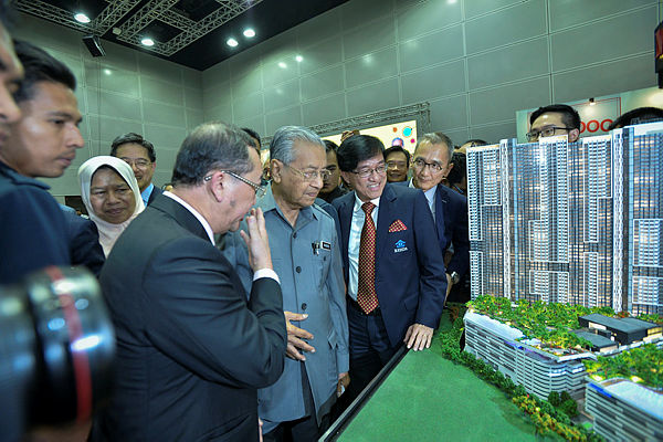 Prime Minister Tun Dr Mahathir Mohamad visits the exhibition hall after officiating Home Ownership Campaign (HOC) 2019, in conjunction with the Malaysian Property Expo (MAPEX) 2019 at the Kuala Lumpur Convention Center on March 1, 2019. — Bernama