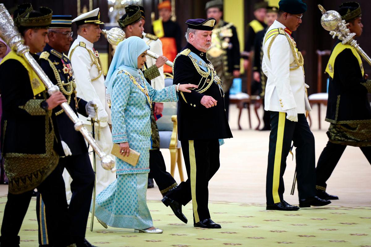 Yang di-Pertuan Agong Sultan Ibrahim bersama Raja Permaisuri Agong Raja Zarith Sofiah berangkat tiba pada Istiadat Menghadap dan Istiadat Pengurniaan Darjah Kebesaran, Bintang dan Pingat Persekutuan 2025 bersempena Ulang Tahun Hari Keputeraan Rasmi Yang di-Pertuan Agong Sultan Ibrahim di Istana Negara hari ini. BERNAMpix