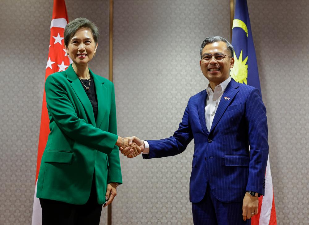 KUALA LUMPUR, Feb 4 -- Communications and Digital Minister Fahmi Fadzil (right) with Minister for Communications and Information of Singapore Josephine Teo (left) after a bilateral meeting of the 6th Joint Committee Meeting Malaysia-Singapore here today. BERNAMAPIX