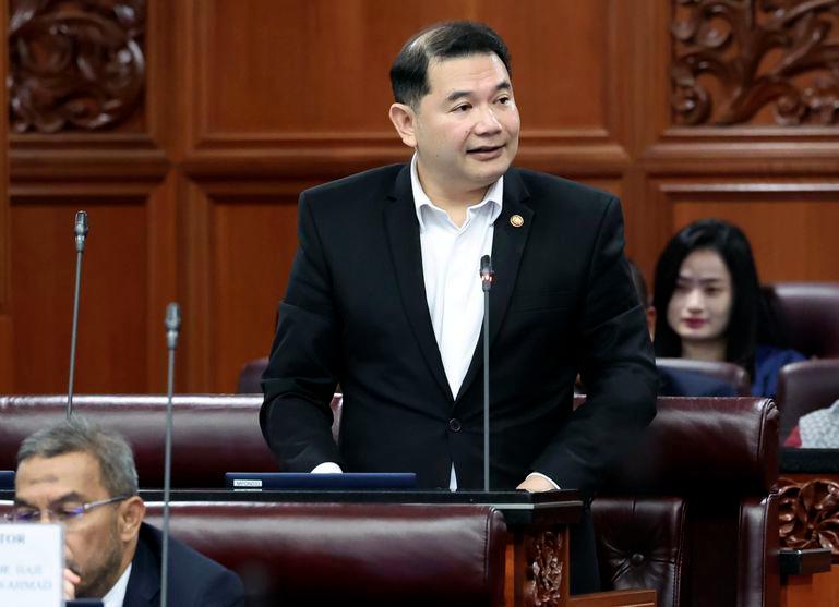 Menteri Ekonomi Rafizi Ramli pada Mesyuarat Ketiga Penggal Ketiga, Majlis Parlimen ke-15 Dewan Negara di Bangunan Parlimen hari ini. - fotoBERNAMA