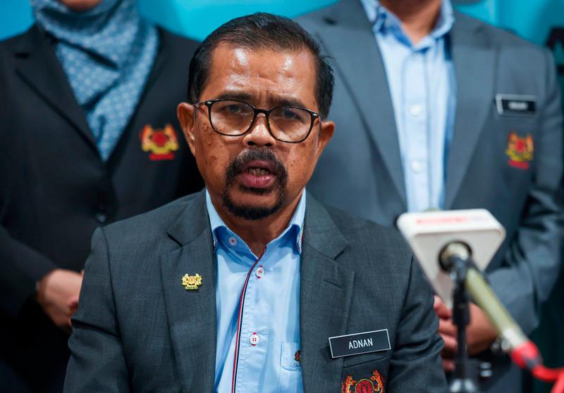 Presiden Cuepacs, Datuk Dr Adnan Mat. - fotoBERNAMA