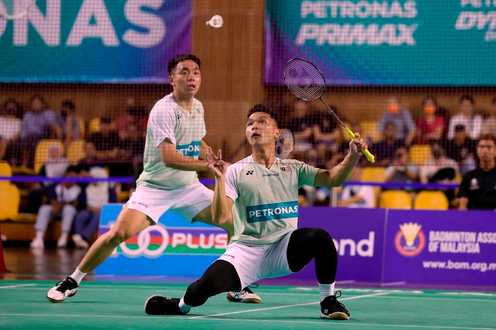 Filepix: Wan Mohd Arif Sharuddin Wan Junaidi (depan) dan Yap Roy King - BERNAMA