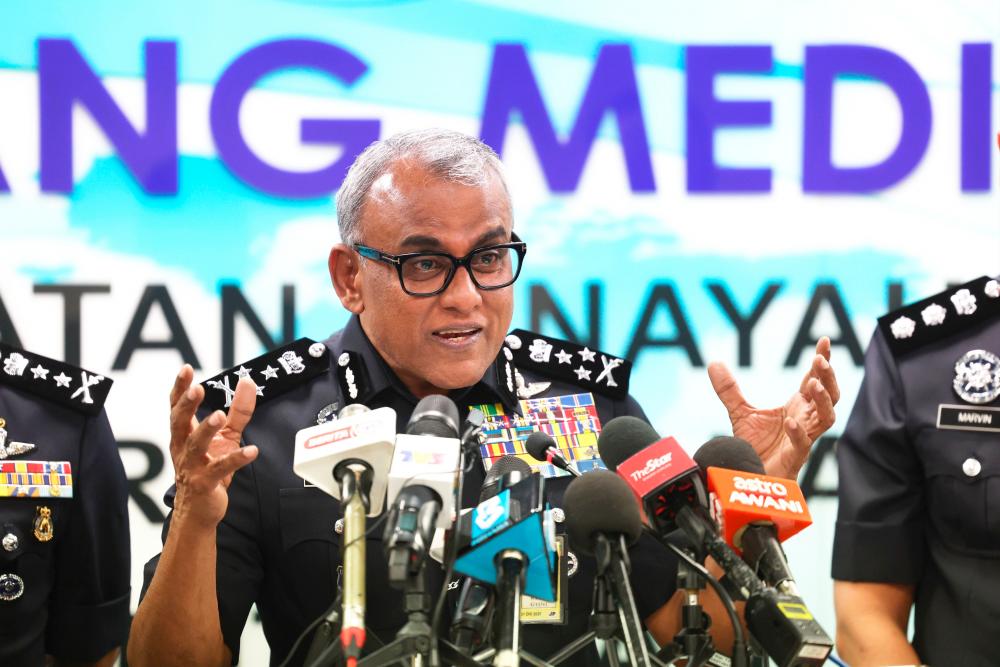Pengarah Jabatan Siasatan Jenayah Komersial (JSJK) Bukit Aman, Datuk Seri Ramli Mohamed Yoosuf. - fotoBERNAMA