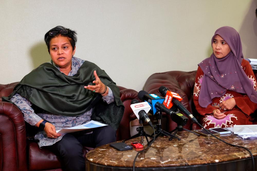 KUALA LUMPUR, March 16 -- Law and Institutional Reforms Minister Datuk Seri Azalina Othman Said (left) held a press conference regarding the appointment of the Children’s Commissioner at the Parliament Building today. With him is the Children’s Commissioner, Dr Farah Nini Dusuki (right). BERNAMAPIX