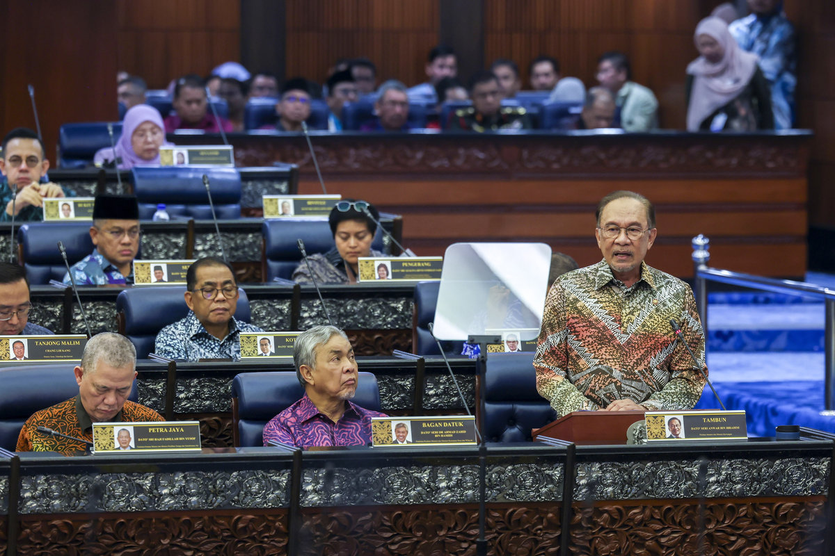 Prime Minister Datuk Seri Anwar Ibrahim tabled the 13th Malaysia Plan (13MP) in the Dewan Rakyat today. – BERNAMA