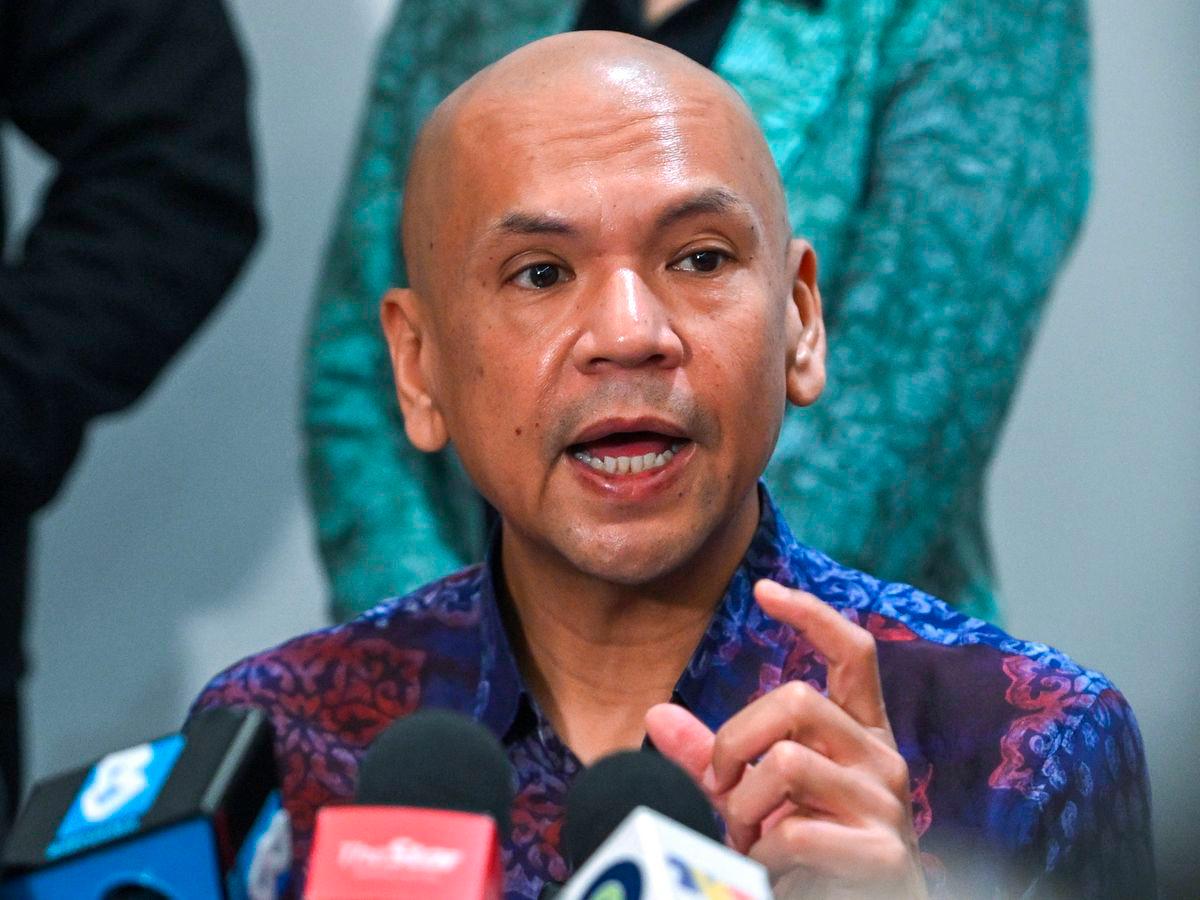 Menteri Perdagangan Dalam Negeri dan Kos Sara Hidup Datuk Armizan Mohd Ali ketika sidang media selepas Pelancaran Kempen Beli Barangan Malaysia (KKBM) 2025 Bersama My Gaya Month (MBDA) di Pavillion Bukit Jalil hari ini - fotoBERNAMA