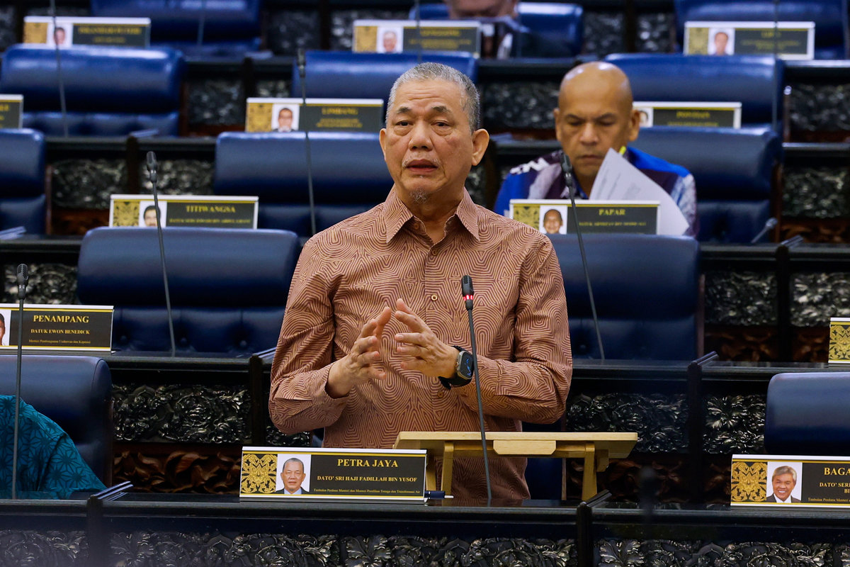 Deputy Prime Minister and Minister of Energy Transition and Water Transformation, Datuk Seri Fadillah Yusof, during the oral question-and-answer session at the Second Meeting of the Fourth Session of the 15th Parliament in the Dewan Rakyat at the Parliament Building today. – BERNAMA