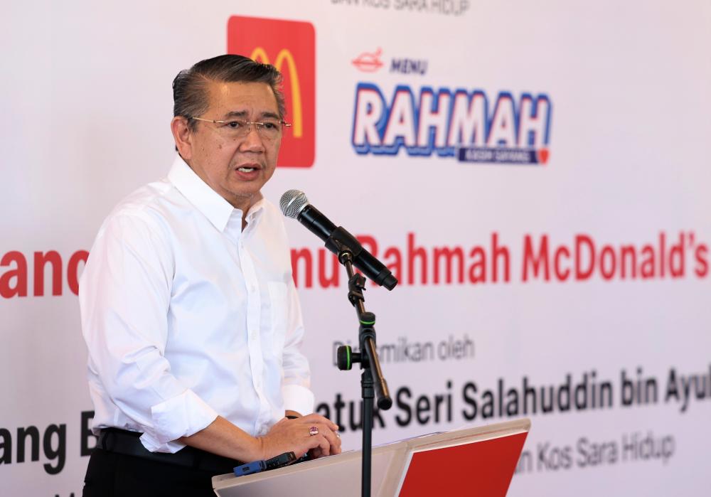 KUALA LUMPUR, March 8 -- Minister of Domestic Trade and Cost of Living Datuk Seri Salahuddin Ayub spoke at the launch of the Rahmah Menu at McDonald’s Mutiara Damansara today. BERNAMAPIX