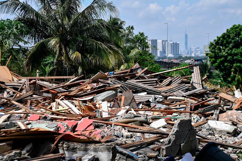 Keadaan Kampung Sri Makmur yang telah dirobohkan - fotoBERNAMA