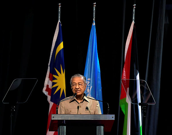 Interim Prime Minister Tun Dr Mahathir Mohamad speaking during the ‘International Conference On The Question Of Palestine Southeast Asian Support For The Rights Of The Palestinian People’ programme at the Kuala Lumpur Convention Centre today. — Bernama