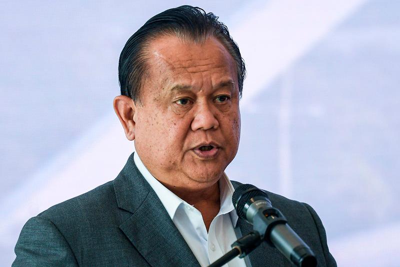 Works Minister, Datuk Seri Alexander Nanta Linggi. - BERNAMApix