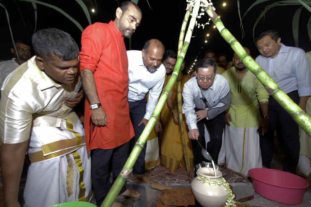 Communications and Multimedia Minister Gobind Singh Deo (3rd L) and Finance Minister (4th L) participate in a Ponggal celebration, at the Sri Maha Mariamman Temple in Puchong, on Jan 16, 2019. — Bernama