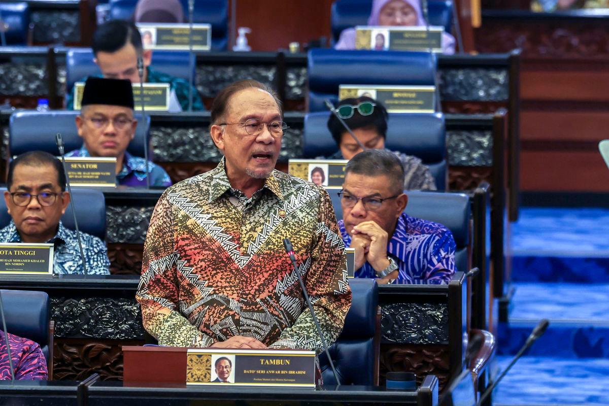 Perdana Menteri, Datuk Seri Anwar Ibrahim membentangkan Rancangan Malaysia Ke-13 (RMK13) di Dewan Rakyat hari ini - BERNAMA