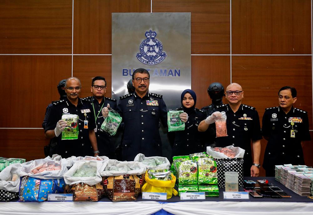 Bukit Aman NCID director Datuk Ramli Din (3rd from L) and other officers, display the various types of drugs seized that are estimated to be worth RM25.6 million, at a special press conference in Bukit Aman, today. - Bernama