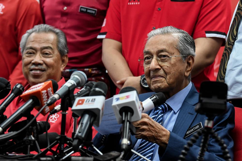 Prime Minister Tun Dr Mahathir Mohamad and Home Affairs Minister Tan Sri Muhyiddin Yassin (L) in a press conference after chairing Bersatu’s central leadership meeting in Kuala Lumpur on May 28, 2019. — Bernama