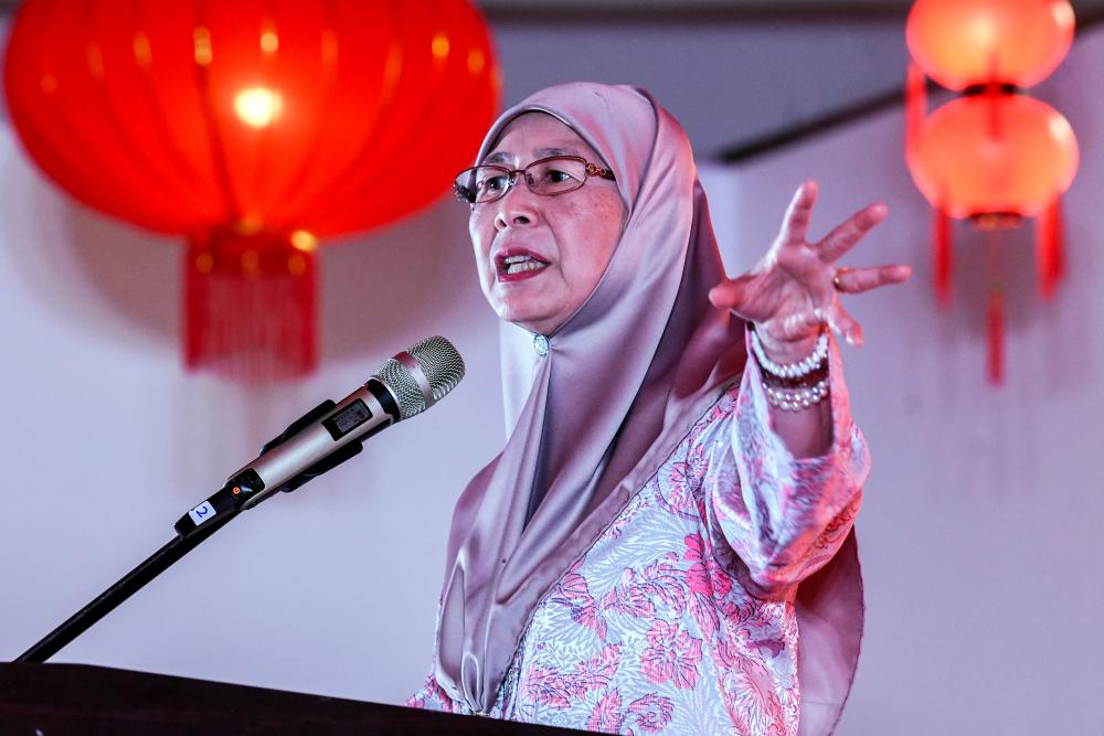 Deputy Prime Minister Dr Wan Azizah Wan Ismail speaks at the Balakong Chinese New Year’s Open House 2019, on Feb 22, 2019. — Bernama
