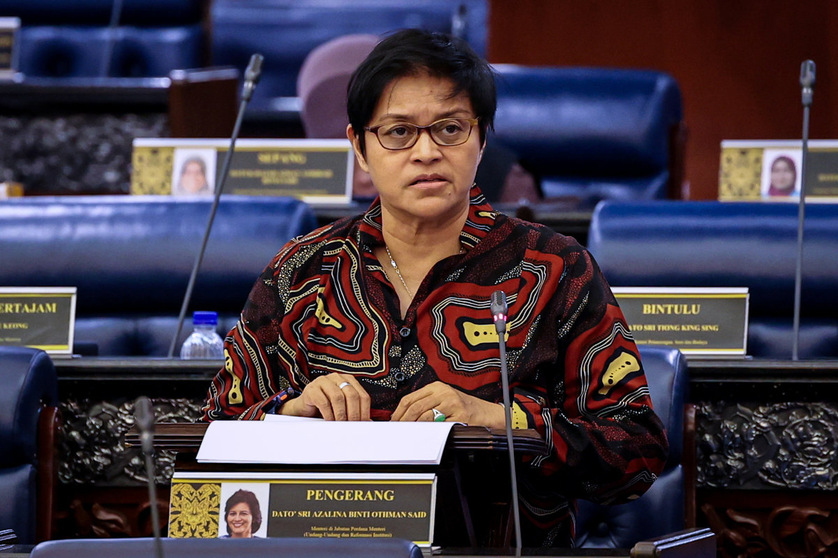 Minister in the Prime Minister’s Department (Law and Institutional Reform), Datuk Seri Azalina Othman Said, at the Second Meeting of the Fourth Session of the 15th Parliament during the Dewan Rakyat sitting at the Parliament Building today. – BERNAMA