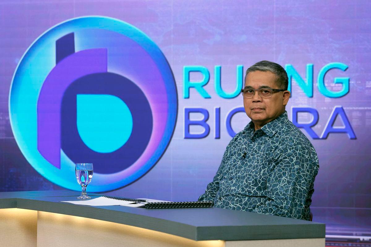 Menteri Perpaduan Negara, Datuk Aaron Ago Dagang ketika hadir sebagai tetamu bagi rakaman program Ruang Bicara sempena Sambutan Minggu Perpaduan Peringkat Kebangsaan terbitan Bernama TV di Wisma Bernama hari ini- BERNAMA