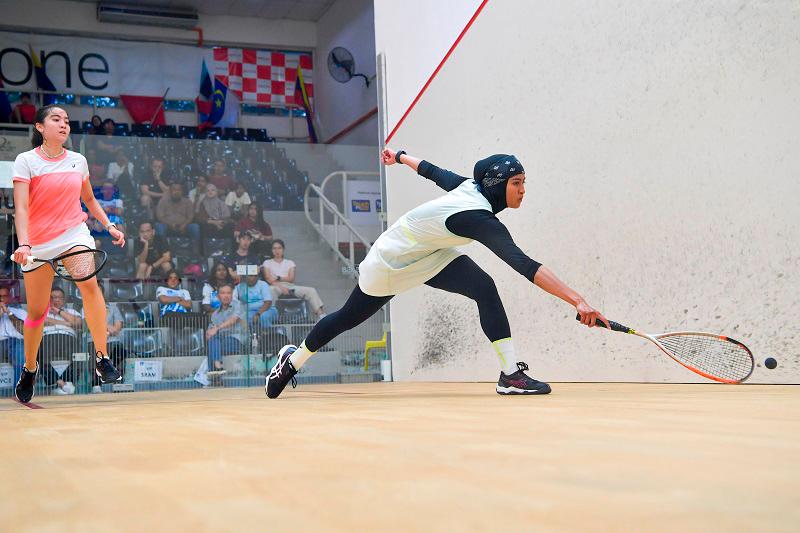 National squash player, Aira Azman (left) and Aifa Azman (right) - BERNAMApix