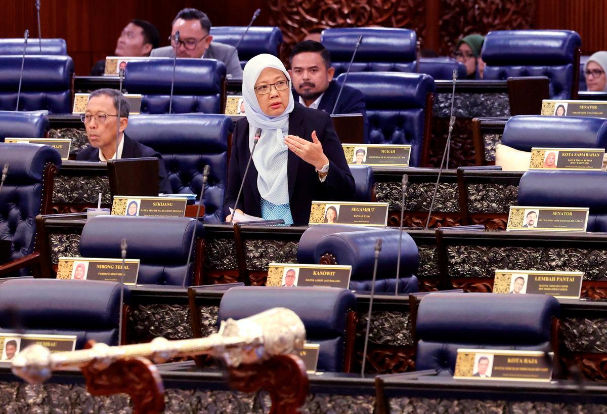 Minister in the Prime Minister’s Department (Federal Territories), Datuk Seri Dr Zaliha binti Mustafa, during the oral question-and-answer session in the Dewan Rakyat today. – BERNAMA