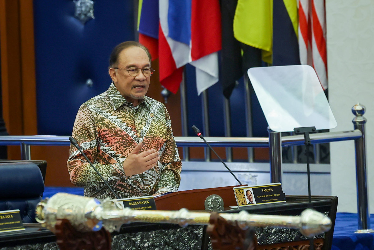 Prime Minister Datuk Seri Anwar Ibrahim tabled the 13th Malaysia Plan (13MP) in the Dewan Rakyat today. – BERNAMA