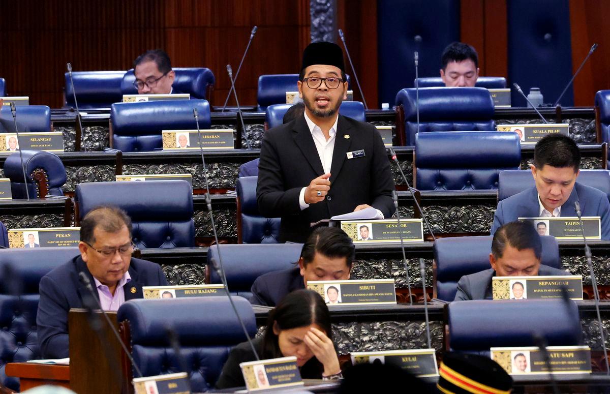 Timbalan Menteri di Jabatan Perdana Menteri (Hal Ehwal Agama) Senator Dr. Zulkifli Hasan pada sesi pertanyaan bagi jawab lisan di Dewan Rakyat hari ini-fotoBERNAMA