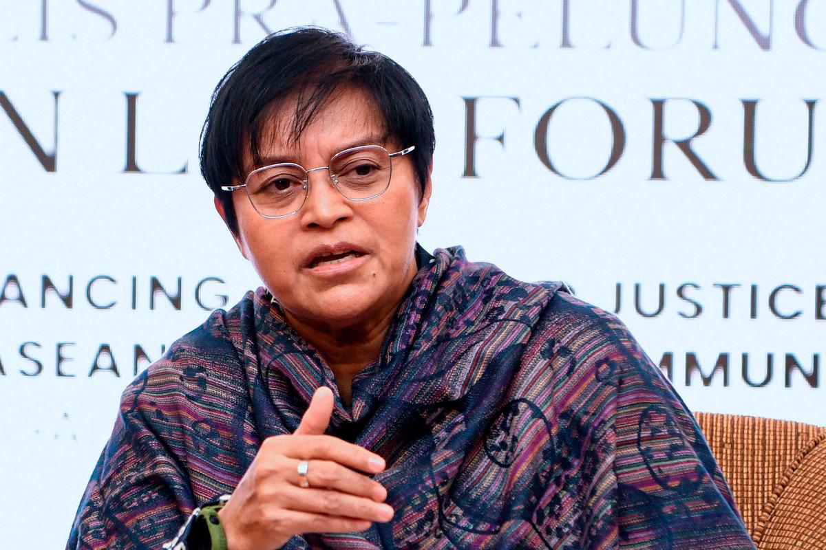 Menteri di Jabatan Perdana Menteri (Undang-Undang dan Reformasi Institusi) Datuk Seri Azalina Othman Said bercakap ketika sidang media selepas majlis pra peluncuran ASEAN Law Forum 2025 di Bangunan Parlimen hari ini.