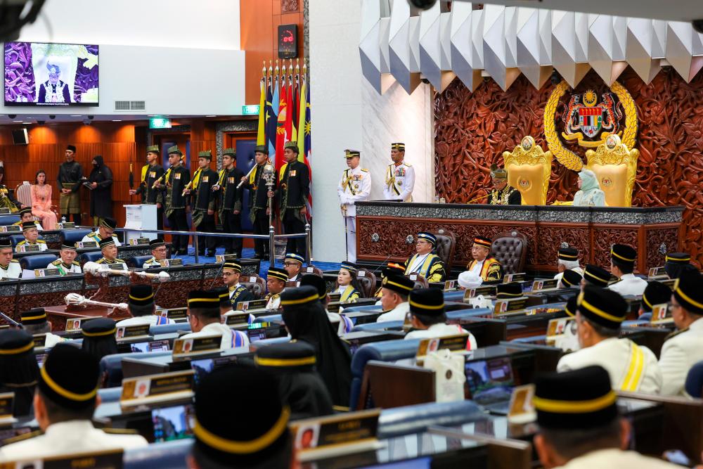 KUALA LUMPUR, 13 Feb -- Yang di-Pertuan Agong Al-Sultan Abdullah Ri'ayatuddin Al-Mustafa Billah Shah berkenan menyampaikan Titah Diraja sempena Istiadat Pembukaan Penggal Kedua Parlimen ke-15 di Bangunan Parlimen hari ini. fotoBERNAMA